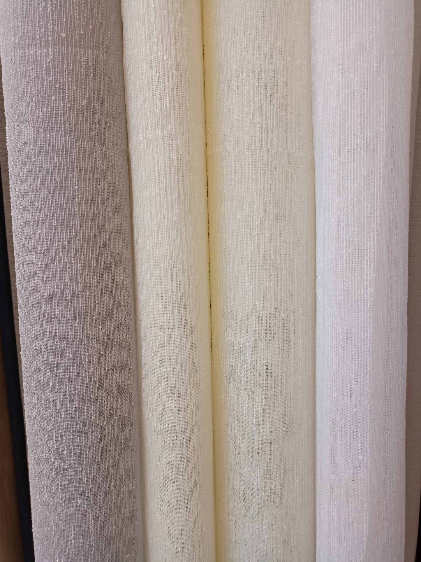 لينن ساده برادي. Linen curtains