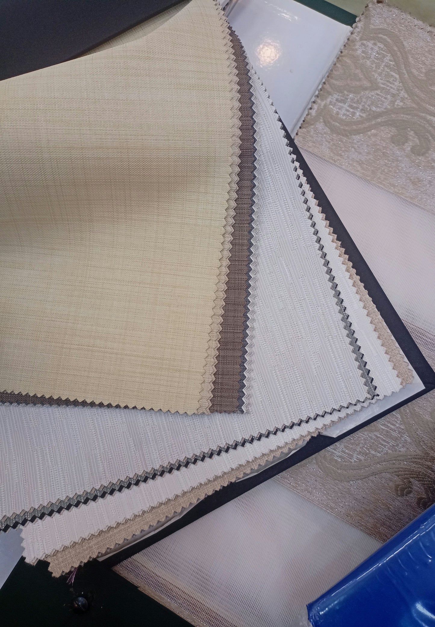 Roller Blinds برادي رول