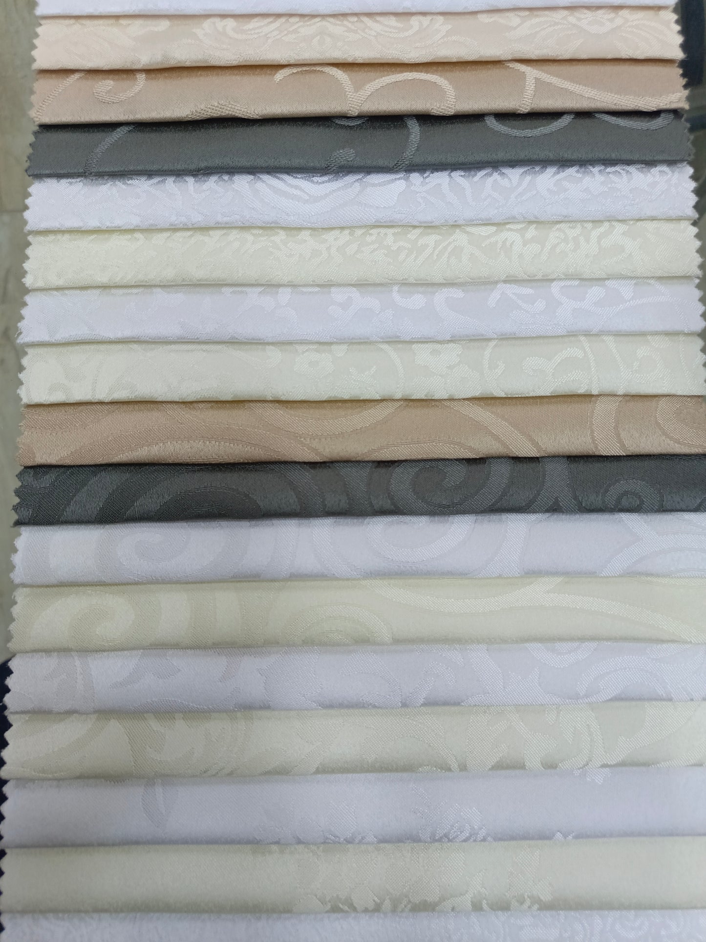 قماش شراشف طاولات فاخر - تشكيلة ألوان ونقشات عصرية