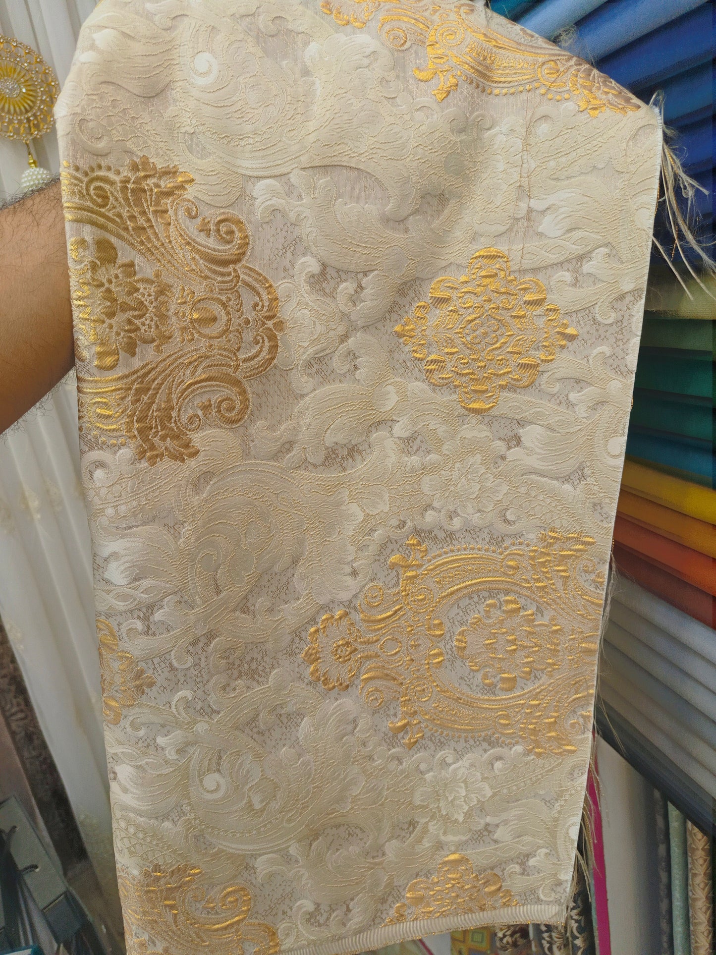 أقمشة كنب مشجرة فاخرة - نقشات كلاسيكية وذهبية